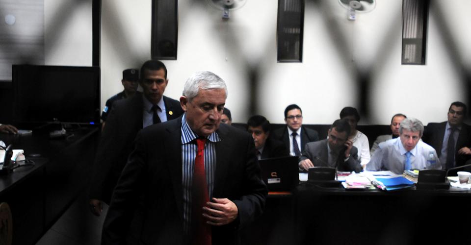 El general retirado Otto Pérez Molina dejó de ser presidente de Guatemala recluido en el interior de una Corte de Justicia. 