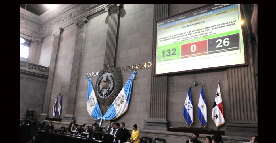 !32 votos a favor para que se le retire la inmunidad al presidente Otto Pérez Molina. 