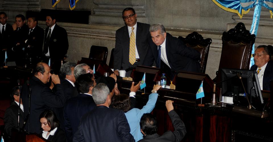Los jefes de bloque se acercaron al presidente del Organismo Legislativo, Luis Rabbé, para que diera inicio con la plenaria. 