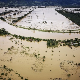 El Valle del Polochic, ubicado entre los departamentos de Alta Verapaz e Izabal, resultaba completamente inundado en una toma aérea realizada por la mañana del 06 de noviembre