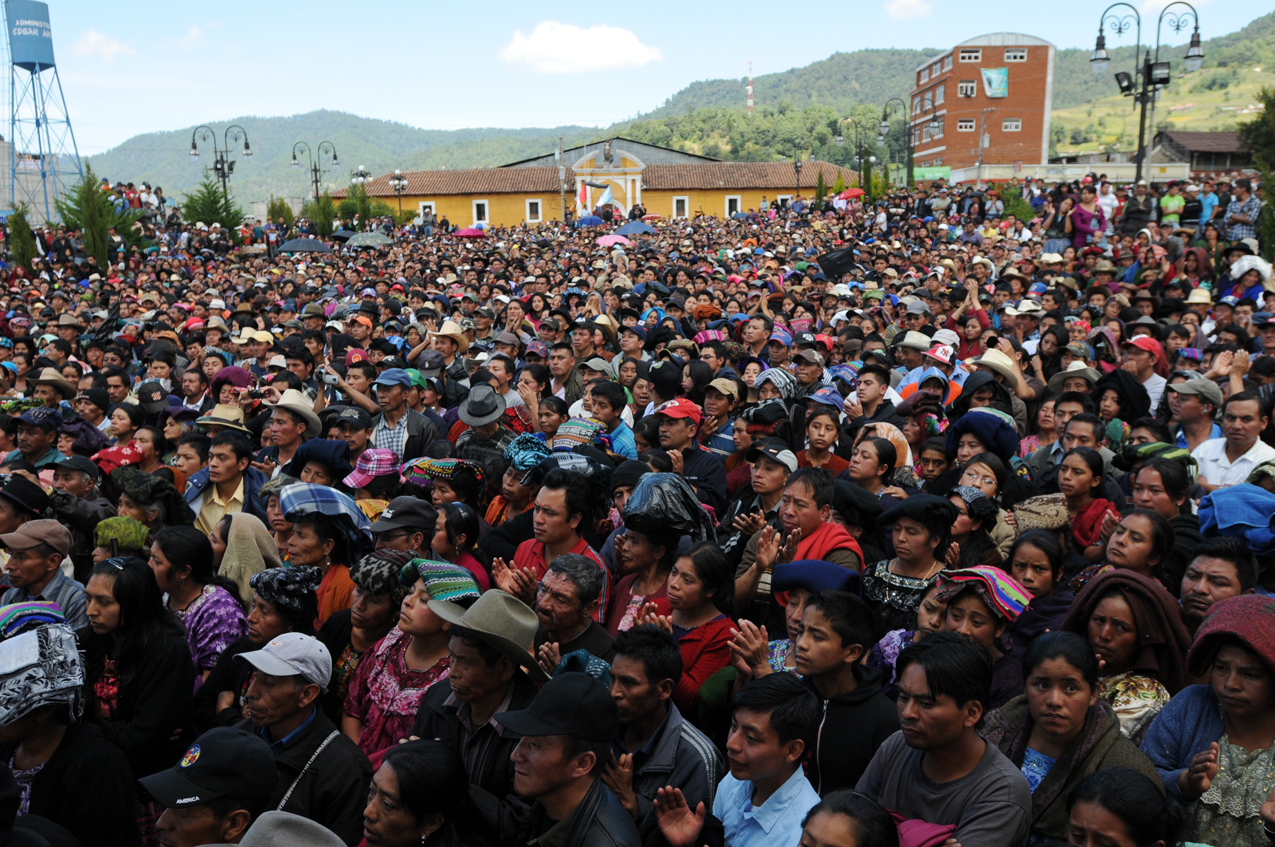 Miles de pobladores se concentraron en el Parque de San Miguel. 