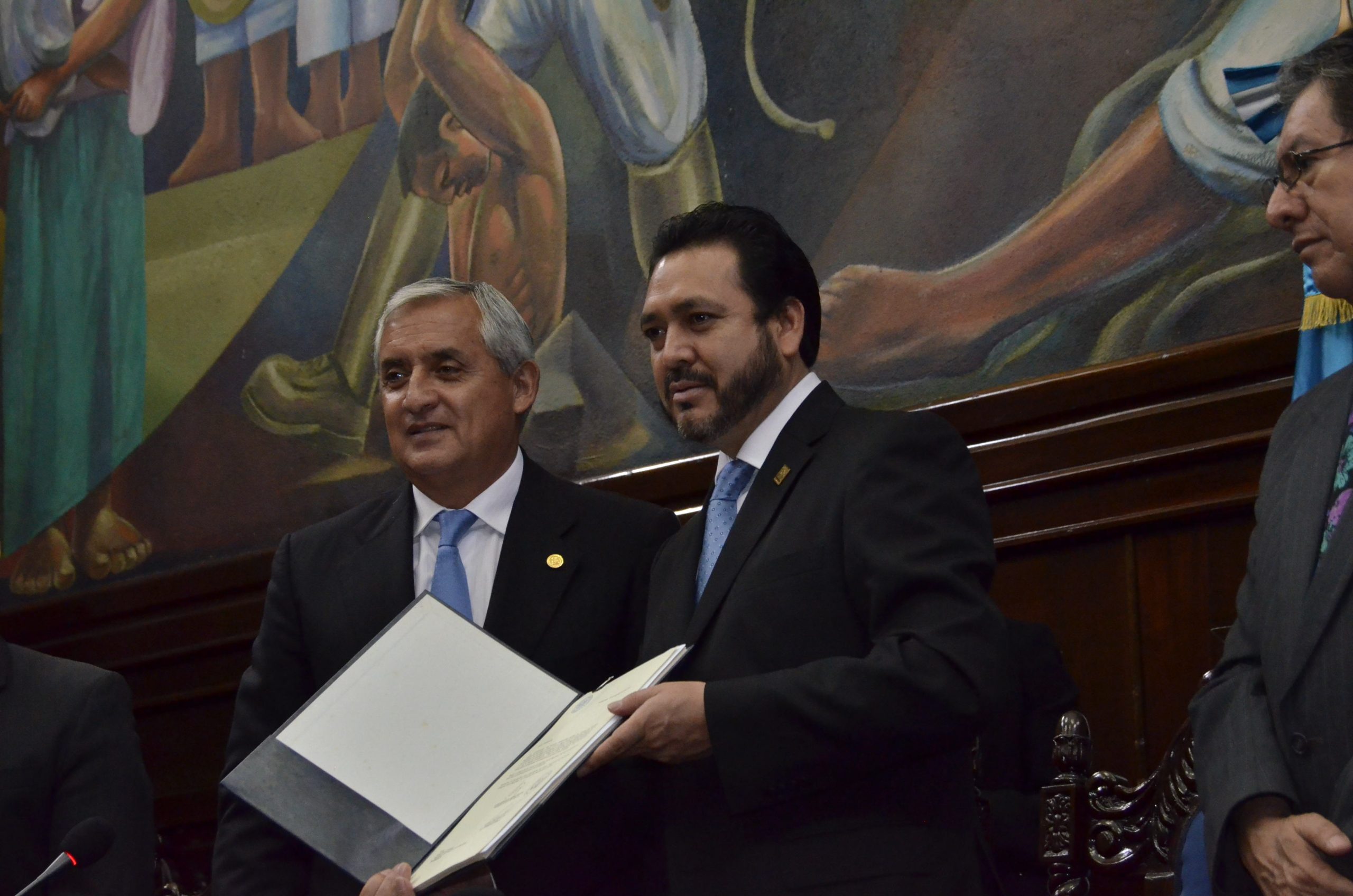 Ejecutivo presenta reformas a la Constitución