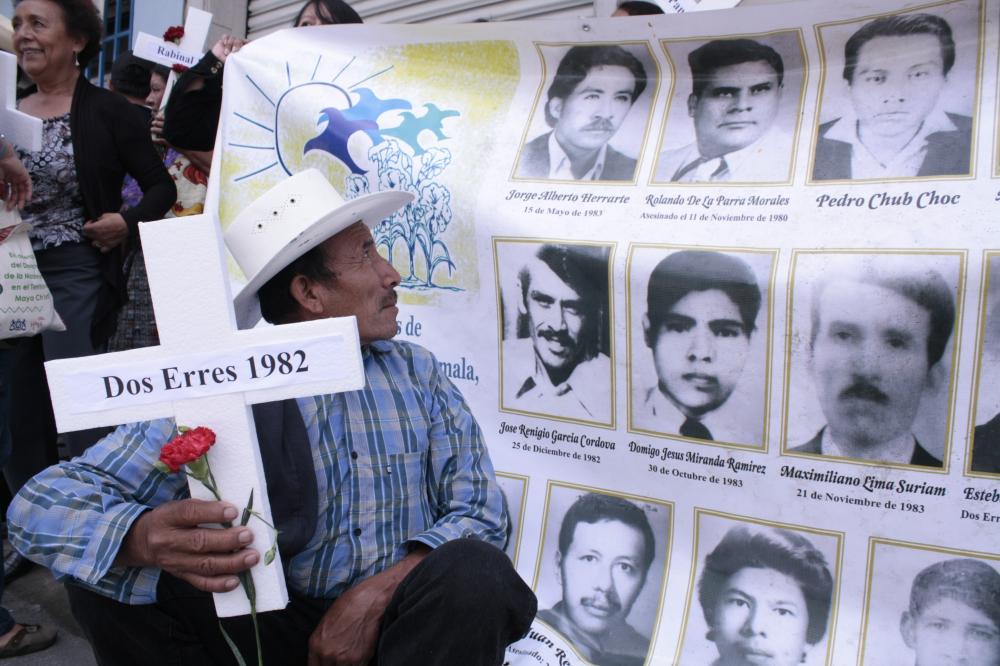Denuncian ante PDH retraso en los casos de genocidio