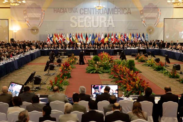 4 web-220611-Conferencia-F1