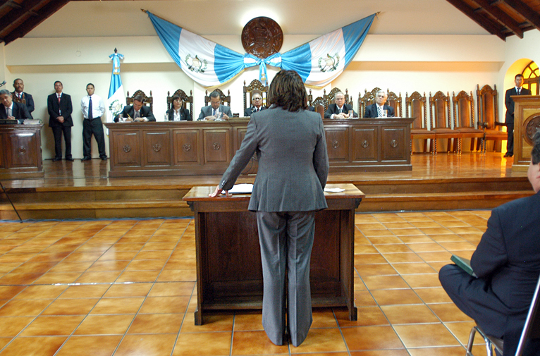 La ex primera dama no puede salir del país
