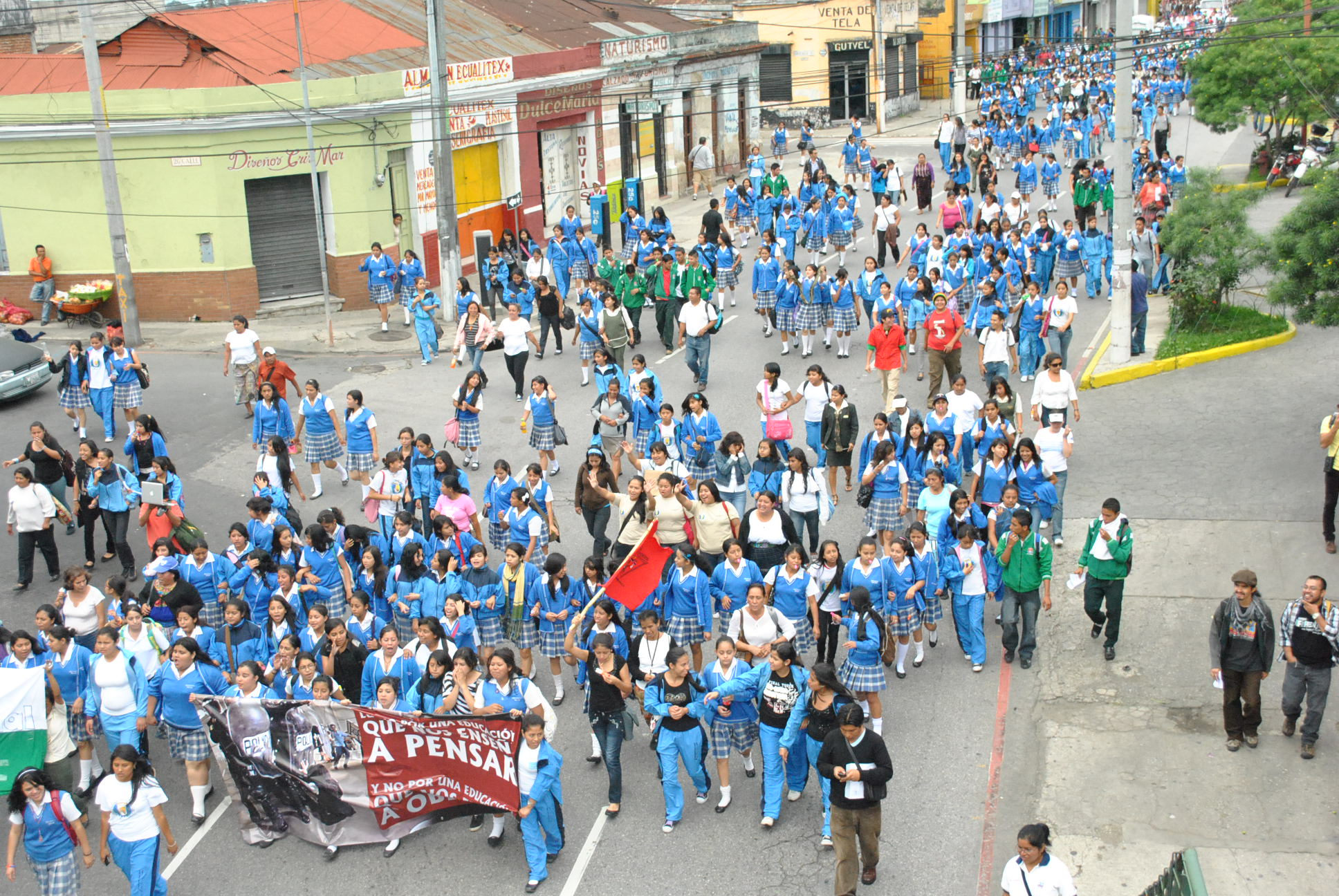 Estudiantes marchan para ser escuchados