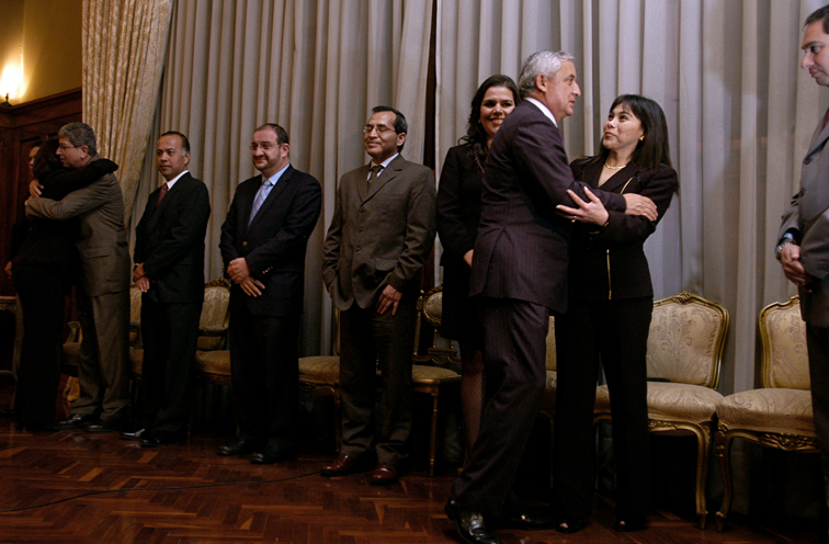 8 secretarios