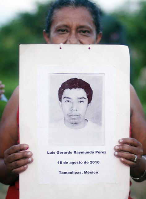Cruz roja dona programa para rastrear migrantes desaparecidos