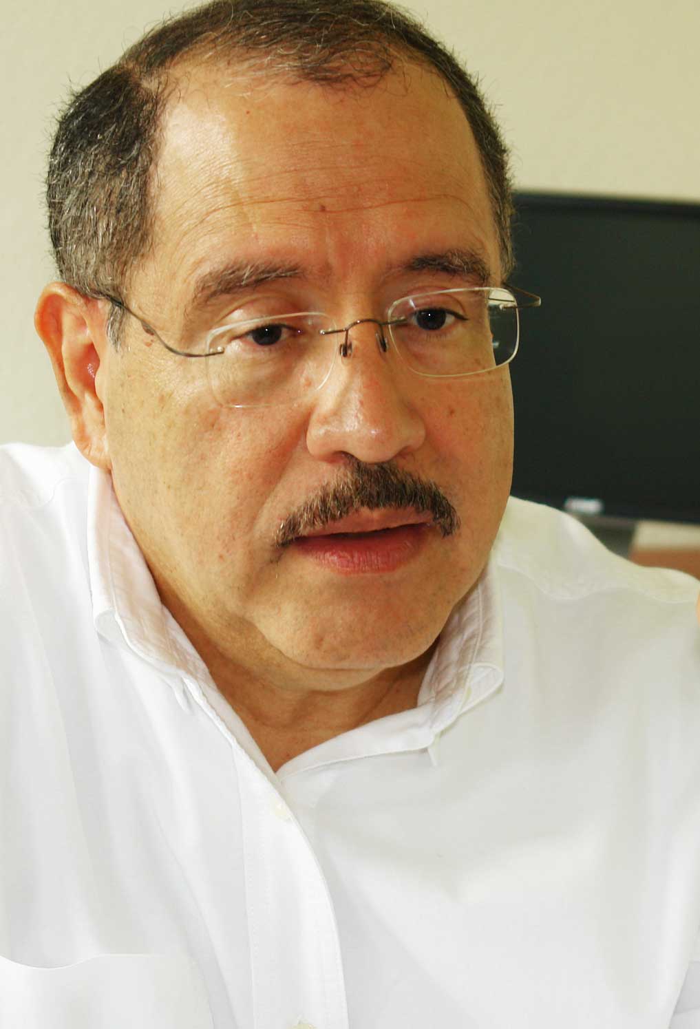 Pino: “El acuerdo entre Zelaya y Lobo es un paso, pero hay que esperar”