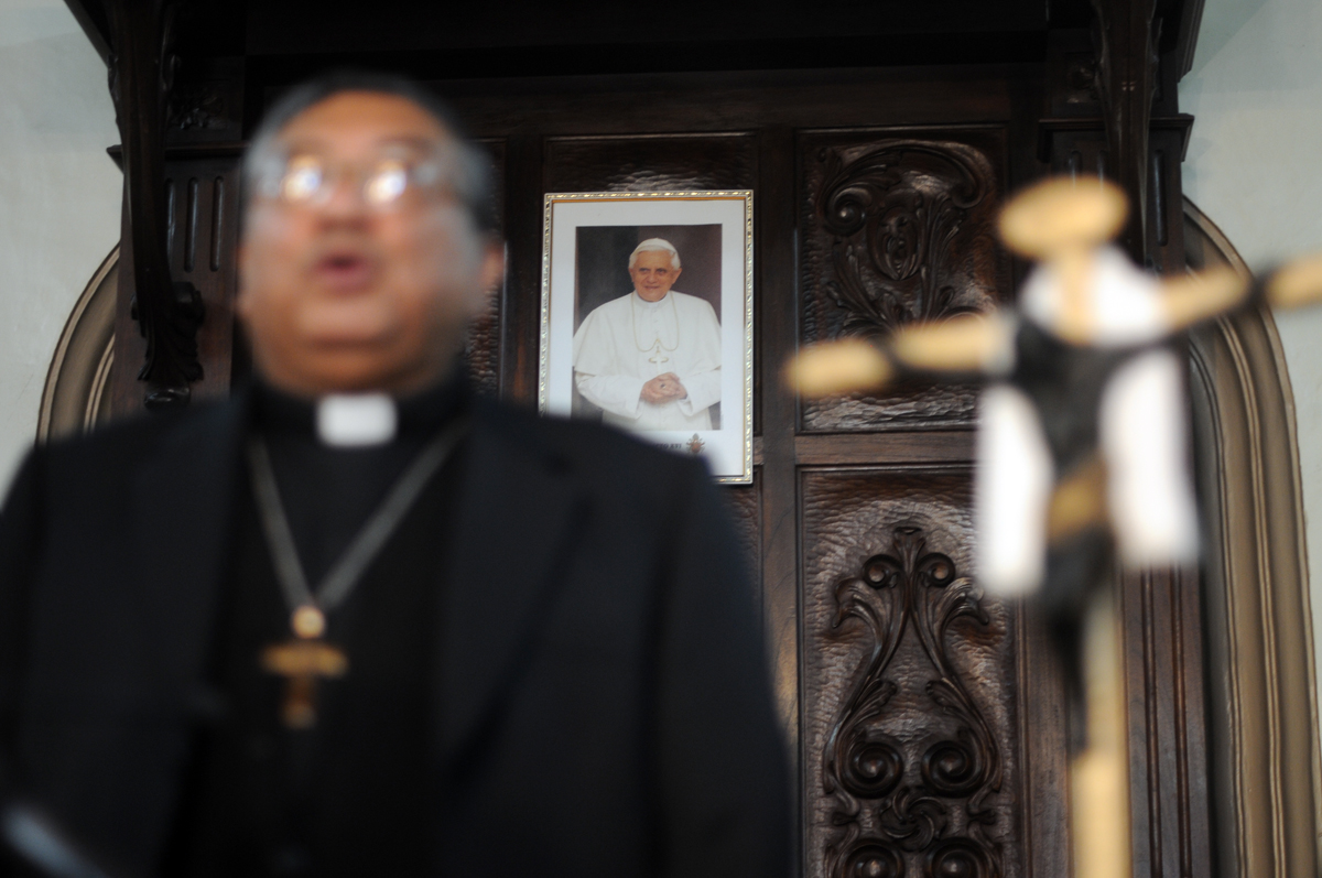 Benedicto XVI renuncia