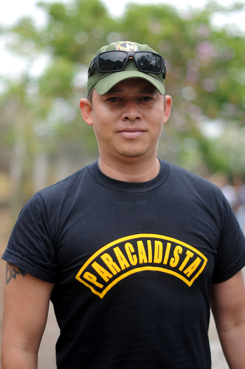Nieto, hijo, sobrino de militar.