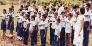 dos_erres_ninos_escuela_famdegua