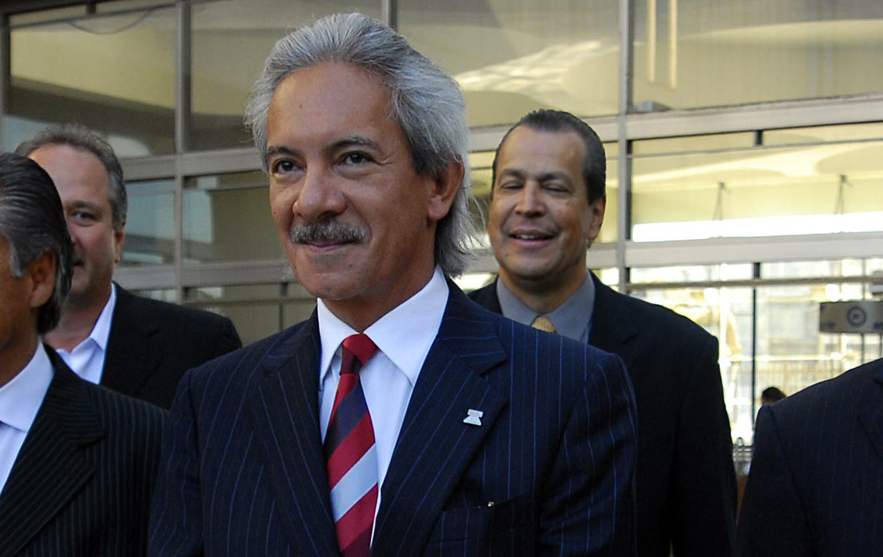 Zamora enfrenta a binomio presidencial