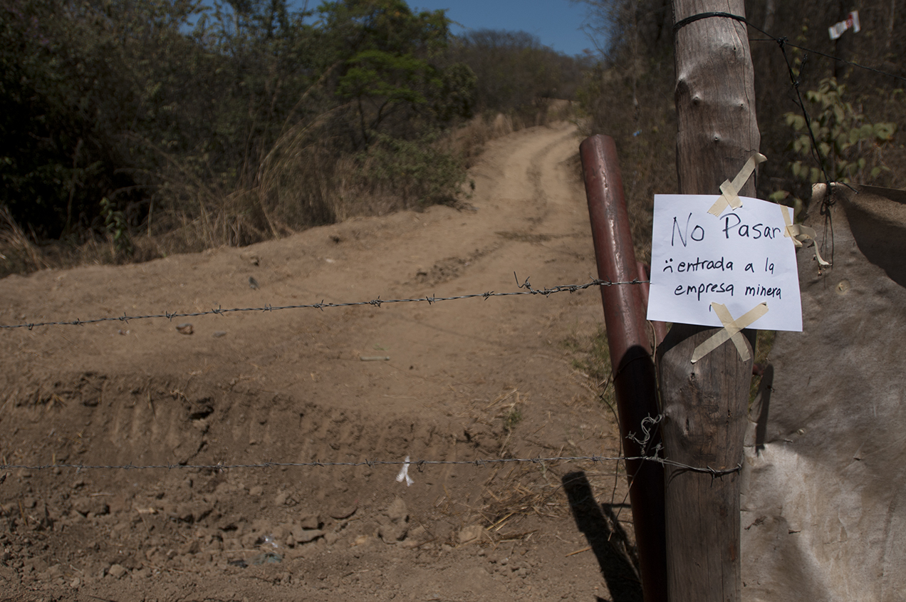 La Puya: Dos años frente a la mina