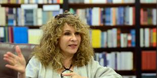 “Me parece provinciano seguir hablando de literatura femenina o erótica”