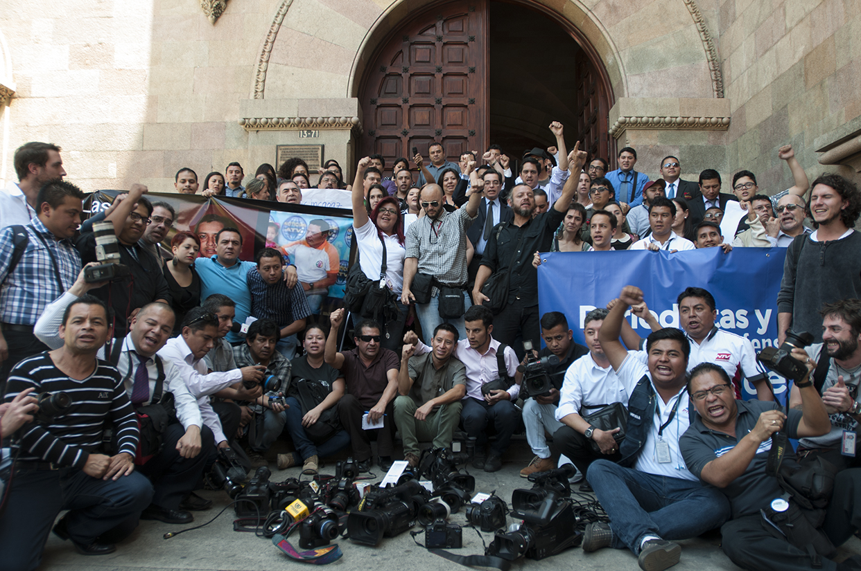 Periodistas demandan acción del Estado