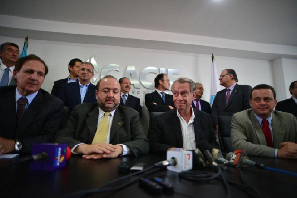 Cacif pide renuncia de Baldetti