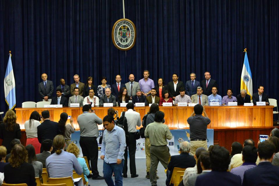 Crean un frente unido de medios para proteger a periodistas de las agresiones