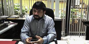 “Uno se ve entre la espada y la pared al administrar esto”
