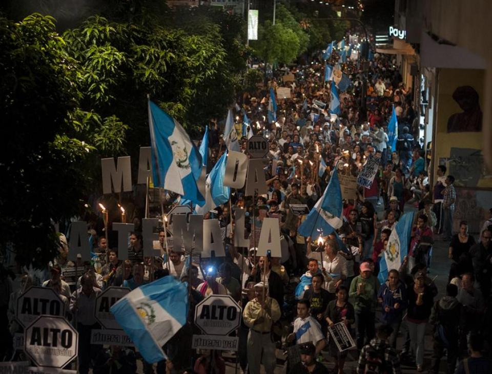 La marcha de las antorchas busca encender la reforma del Estado