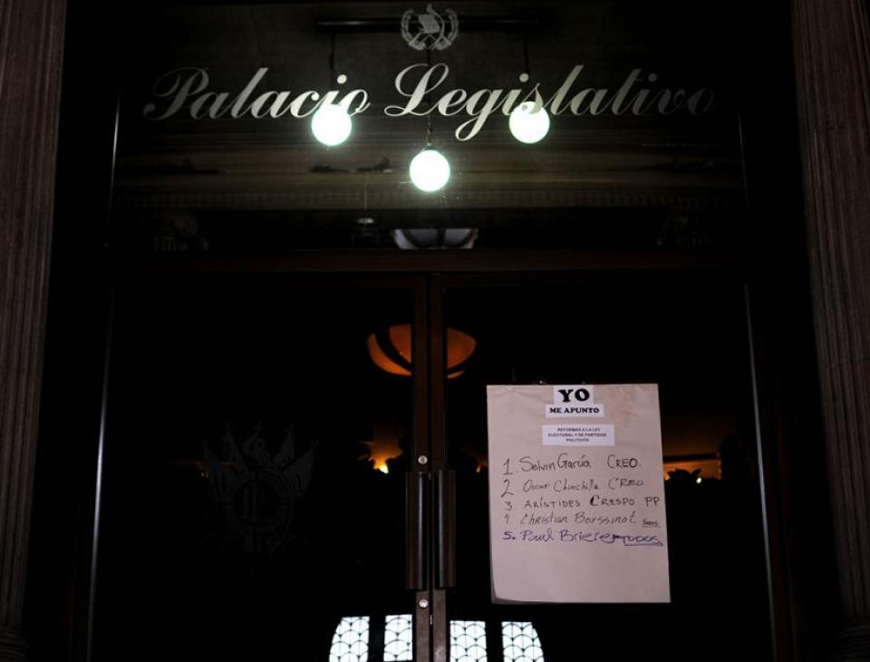 Cinco diputados de 158 se apuntan a las reformas