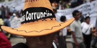 Los que mandan se mueven para seguir mandando
