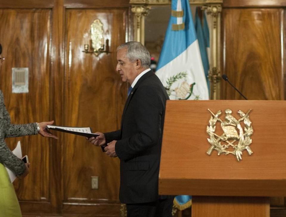 Renuncia el presidente Otto Pérez Molina