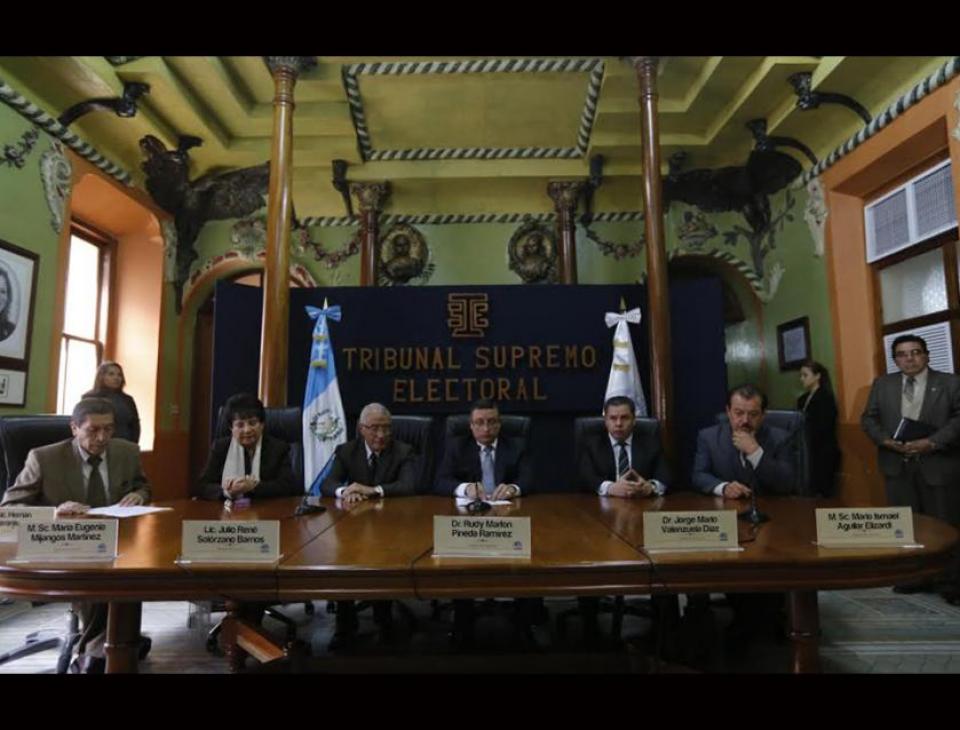 TSE deja fuera a 16 diputados electos