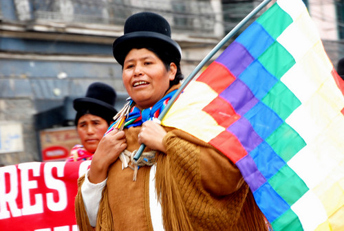 Indígenas bolivianas, empoderadas pero bajo acoso político