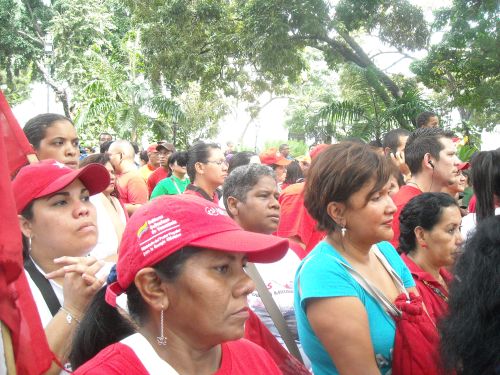 Chávez se juega por un civil para mantener la unidad