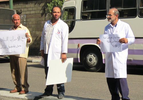 Médicos protestan en las calles exigiendo mayor inversión estatal en el sector de la salud.  Crédito: Cam McGrath/IPS