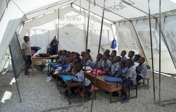 Haití: Promesas de escuelas gratuitas se desvanecen