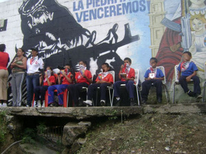 Niños con fusiles irrumpen en lucha política de Venezuela