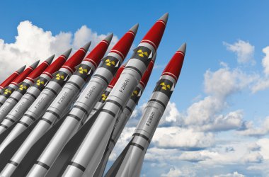 A las armas nucleares las cargan los bancos