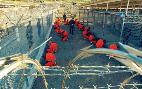 Llueven críticas a Obama por no cerrar Guantánamo