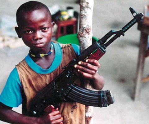Cómo devolver la infancia a niños soldado