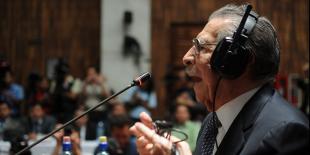 En busca del hilo en el laberinto del genocidio