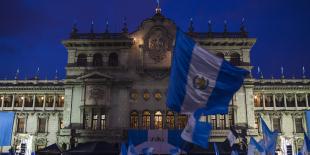 “Perdón”, pidieron los diputados; “¡que se vayan!”, exigió la plaza