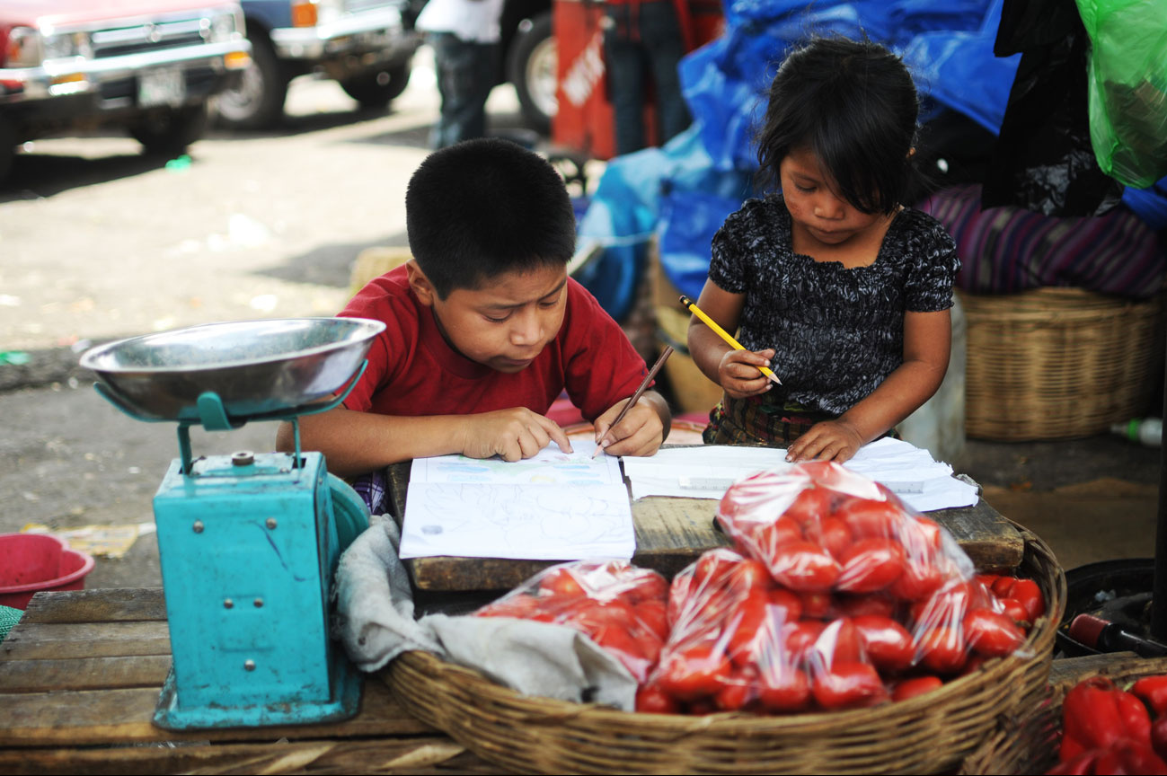 Engañoso: Se pasó de una inversión de Q1 por niño a Q4 en alimentación escolar
