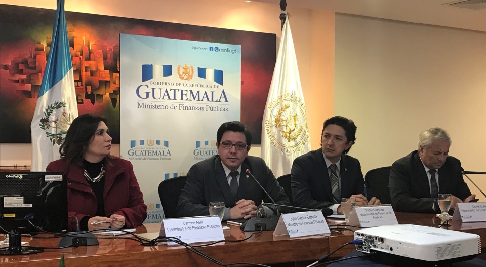 Carmen Abril: “Se han realizado 23 compras directas para atender emergencias (del Volcán de Fuego)”