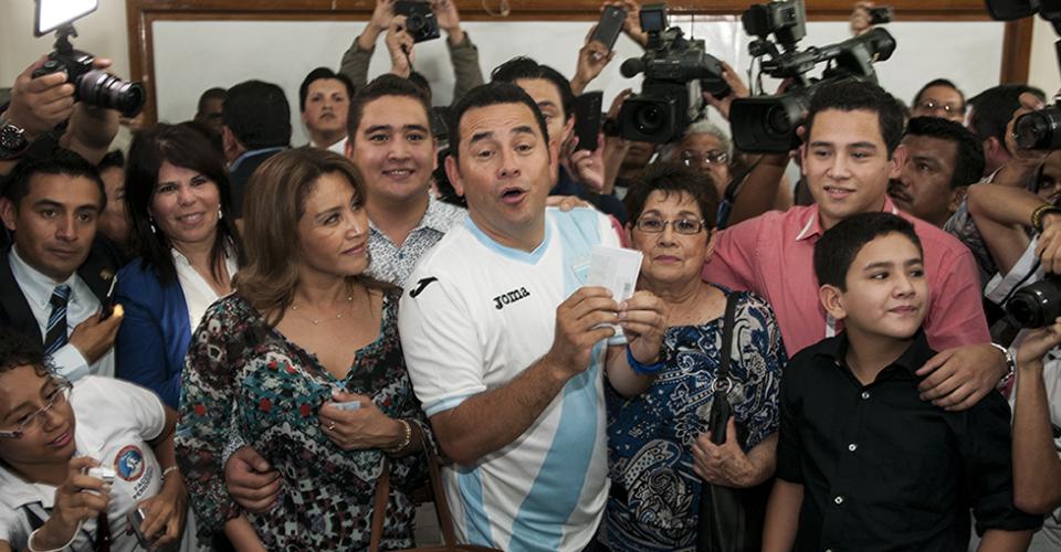 jimmy_morales_votacion_04