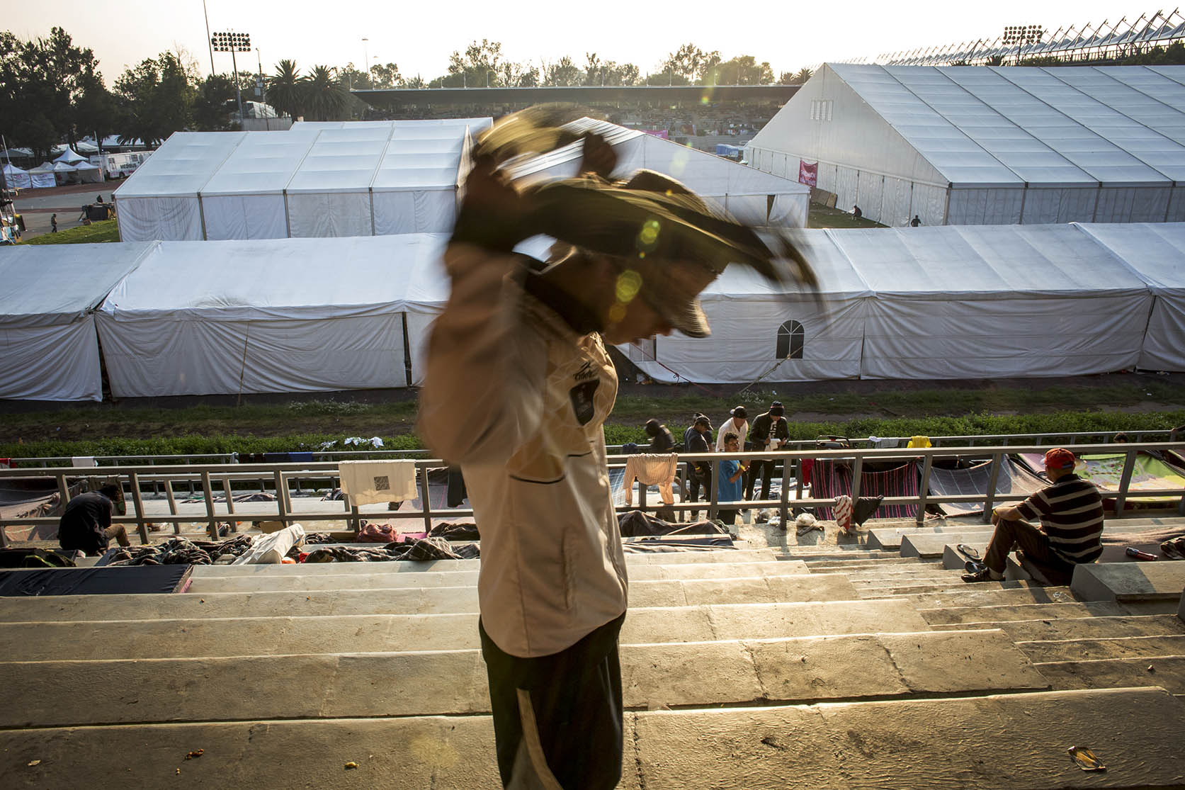 Un campo de refugiados en un estadio de la Ciudad de México