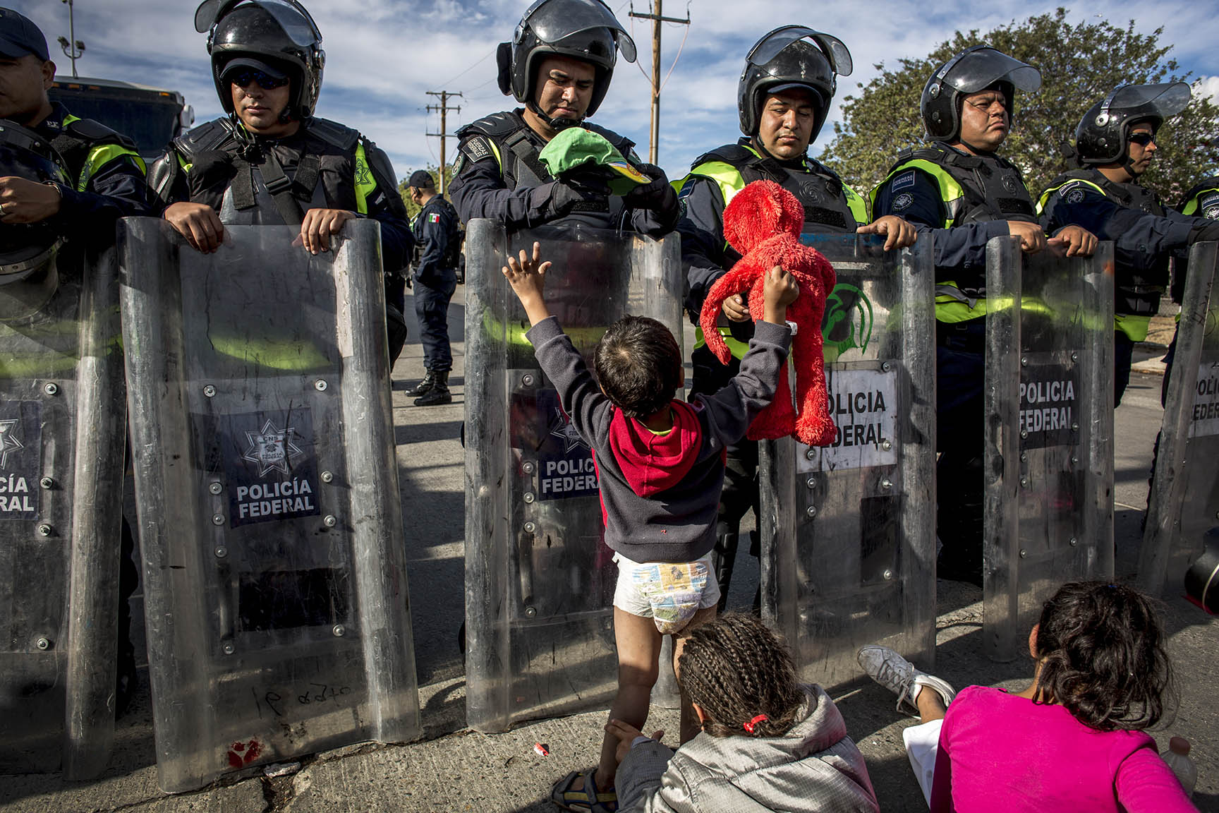 Un intento de atrincheramiento y una demostración de poderío militar en el día 40 de caravana