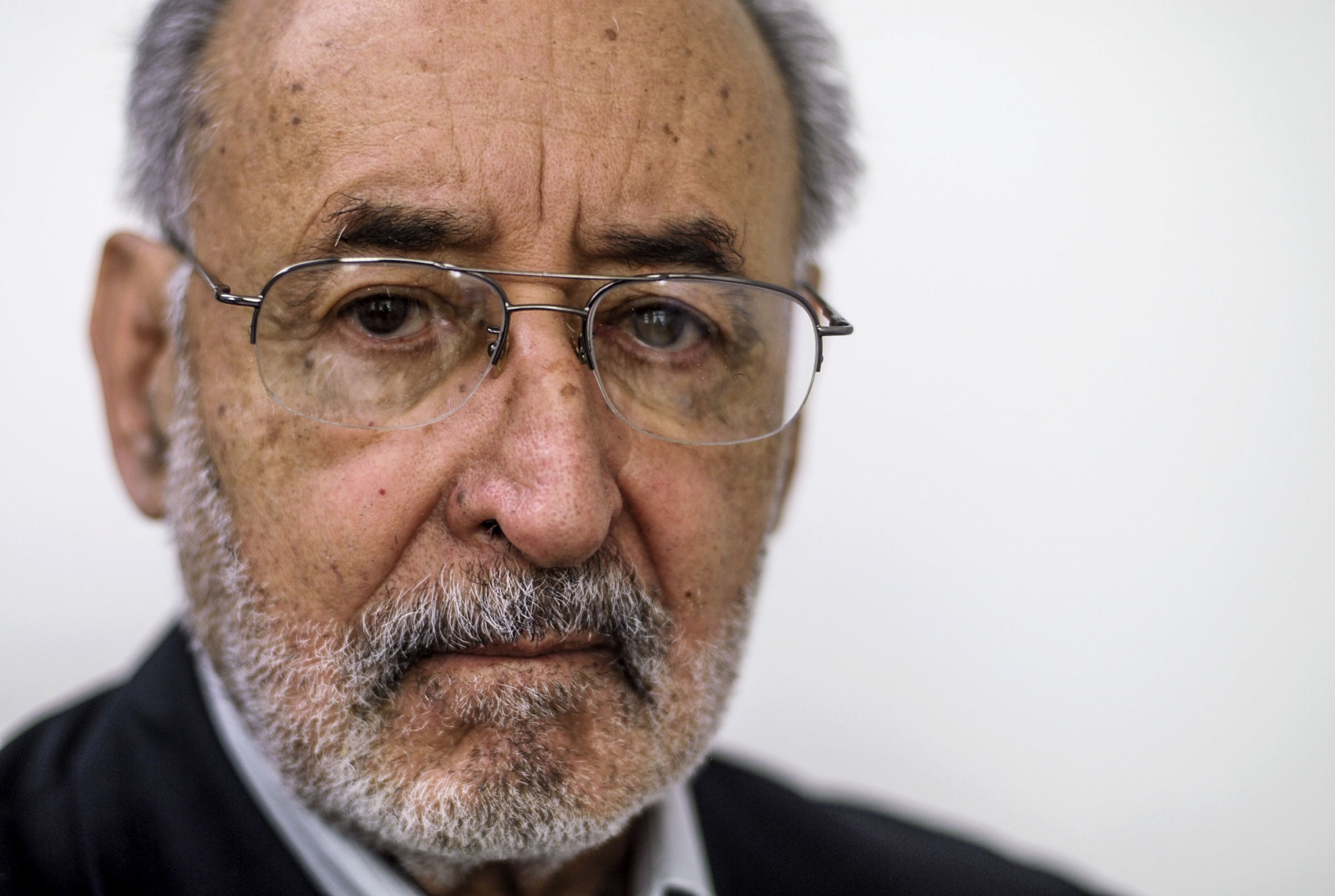 Edelberto Torres Rivas, dejémonos de farsas inútiles