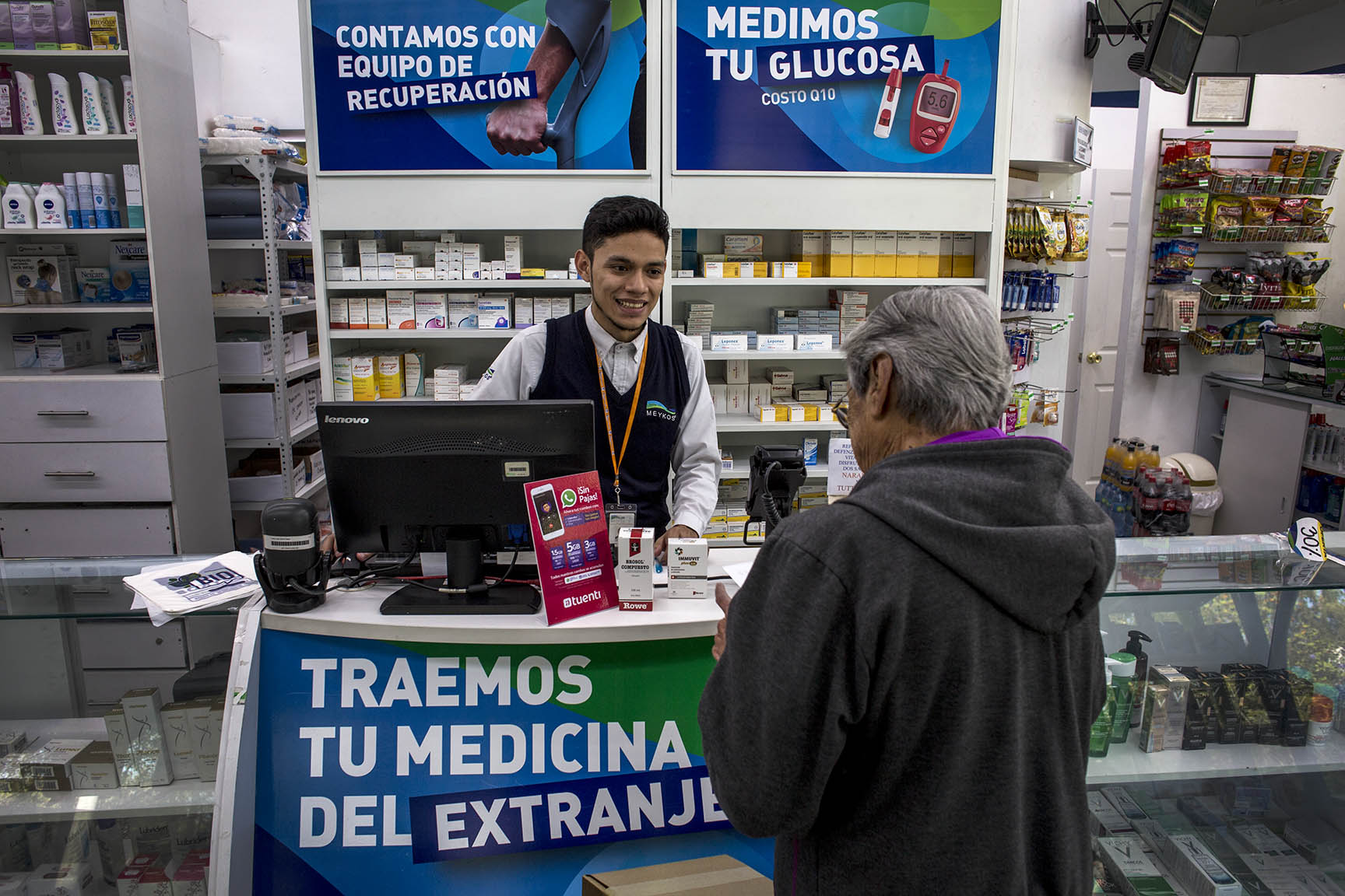 Dependientes de farmacias: el primer eslabón de un sector desatendido