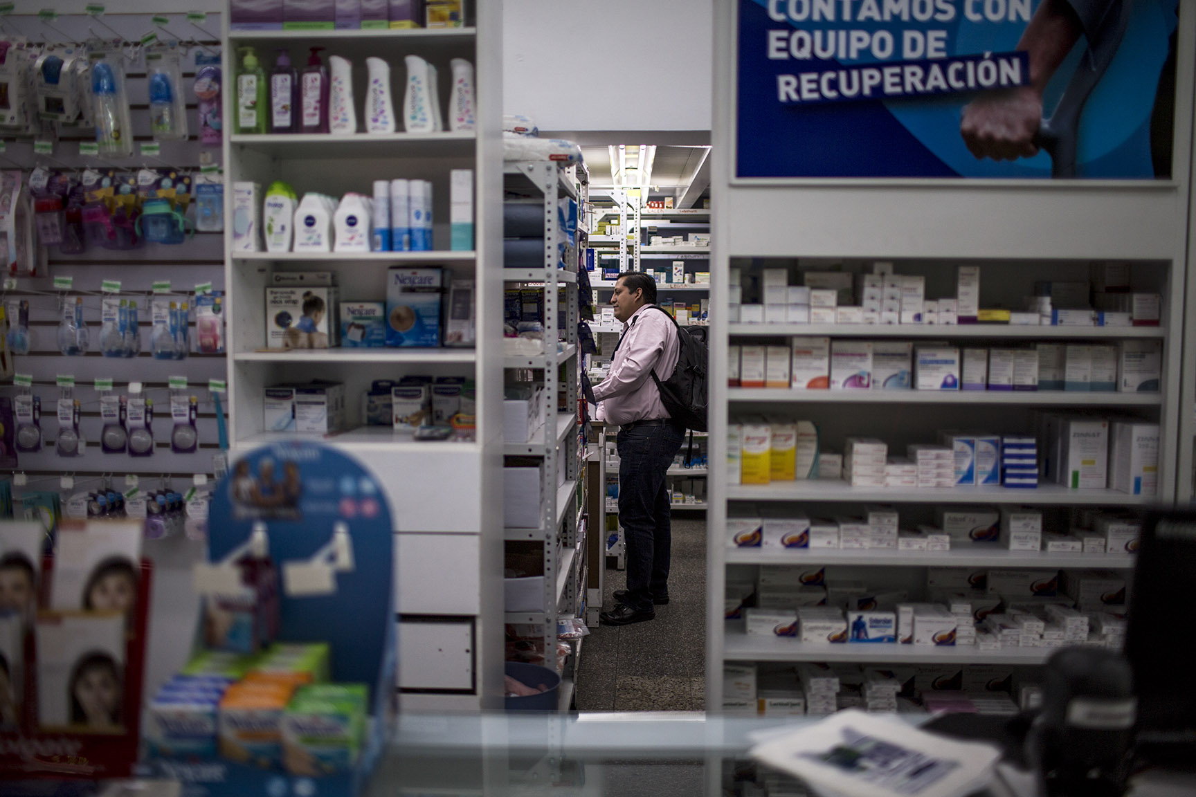 Dependientes de farmacias: “médicos” en tiempos de escasez