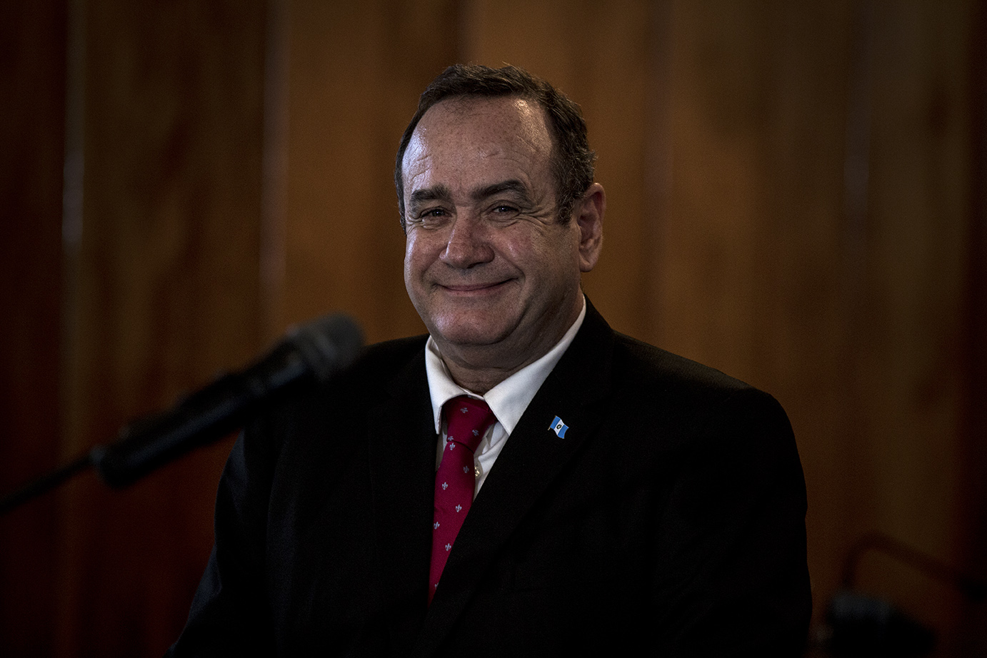 Alejandro Giammattei, el extraño rehén