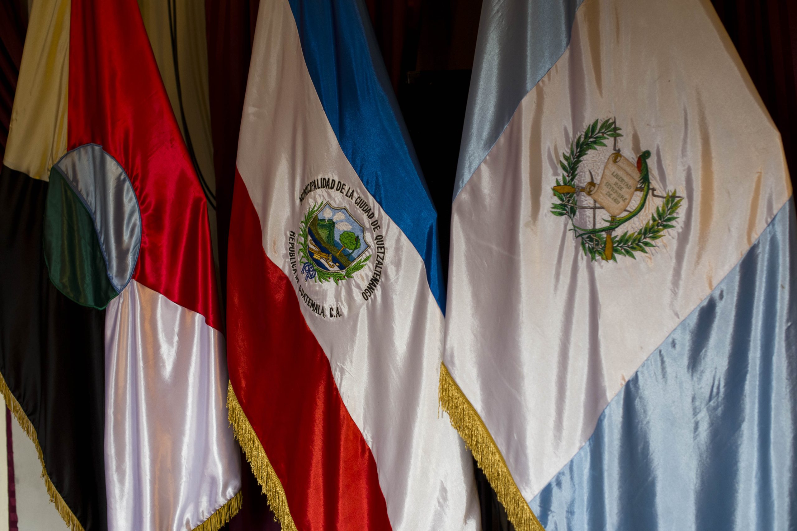 El bicentenario: decoro de linajes coloniales