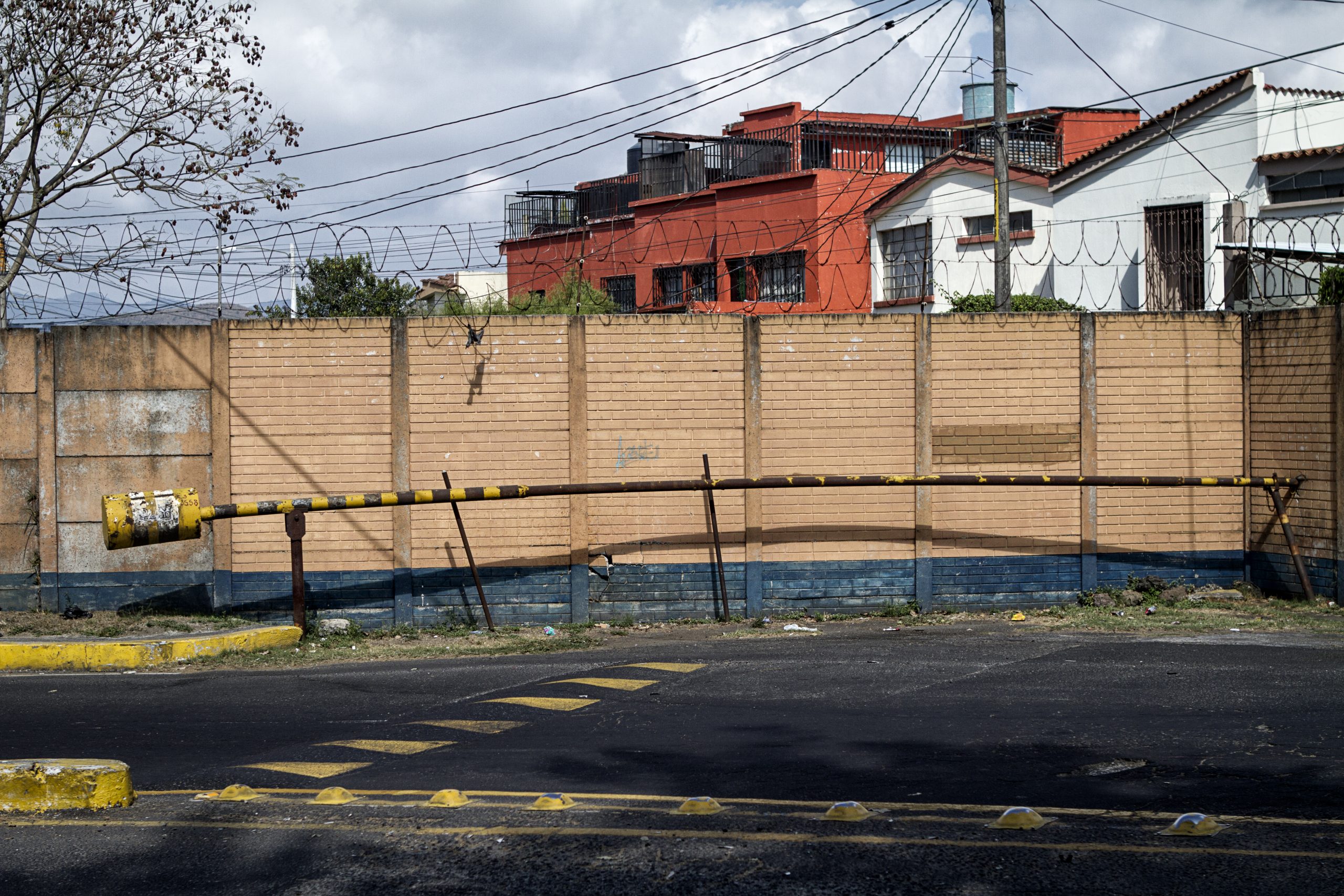 Gastamos demasiado en seguridad para vivir entre rejas