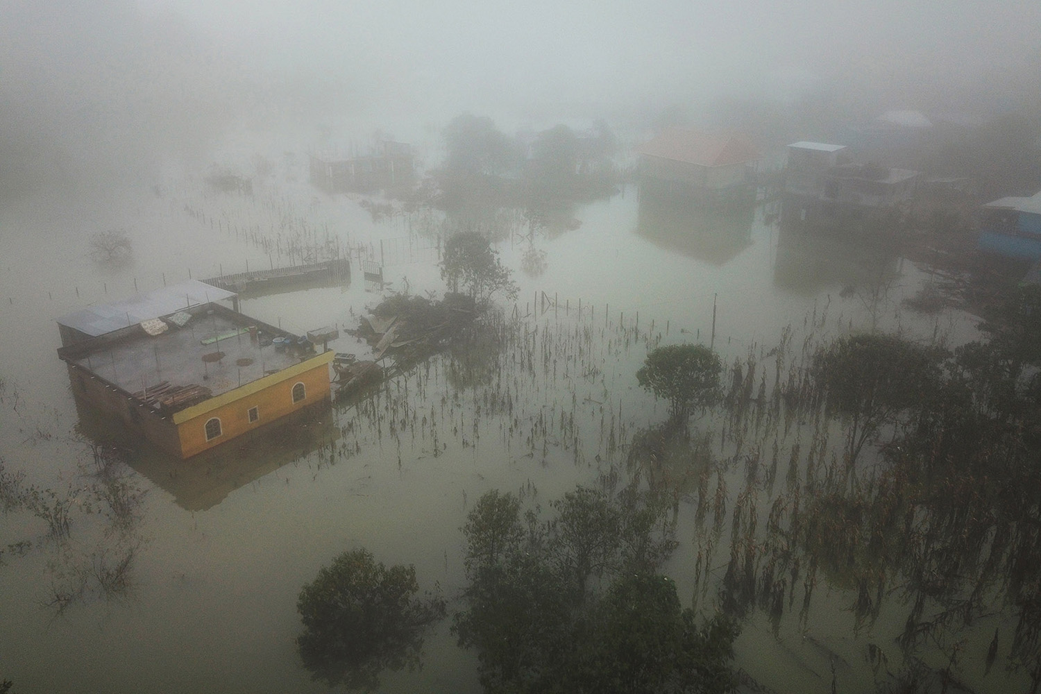 El único lugar seco en Bulej, Huehuetenango, es el grifo de agua
